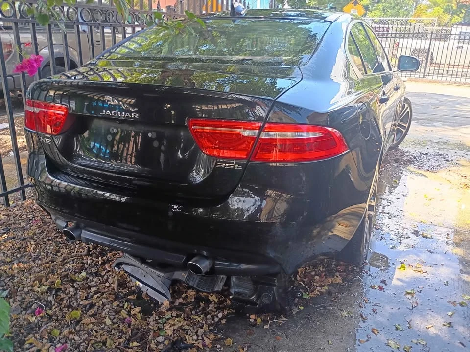 2017 Jaguar XE - Image 5 of 19