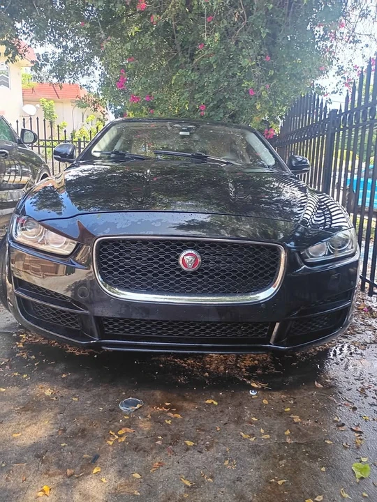 2017 Jaguar XE - Image 3 of 19