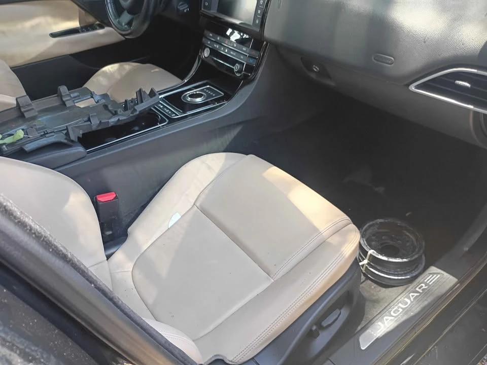 2017 Jaguar XE - Image 9 of 19