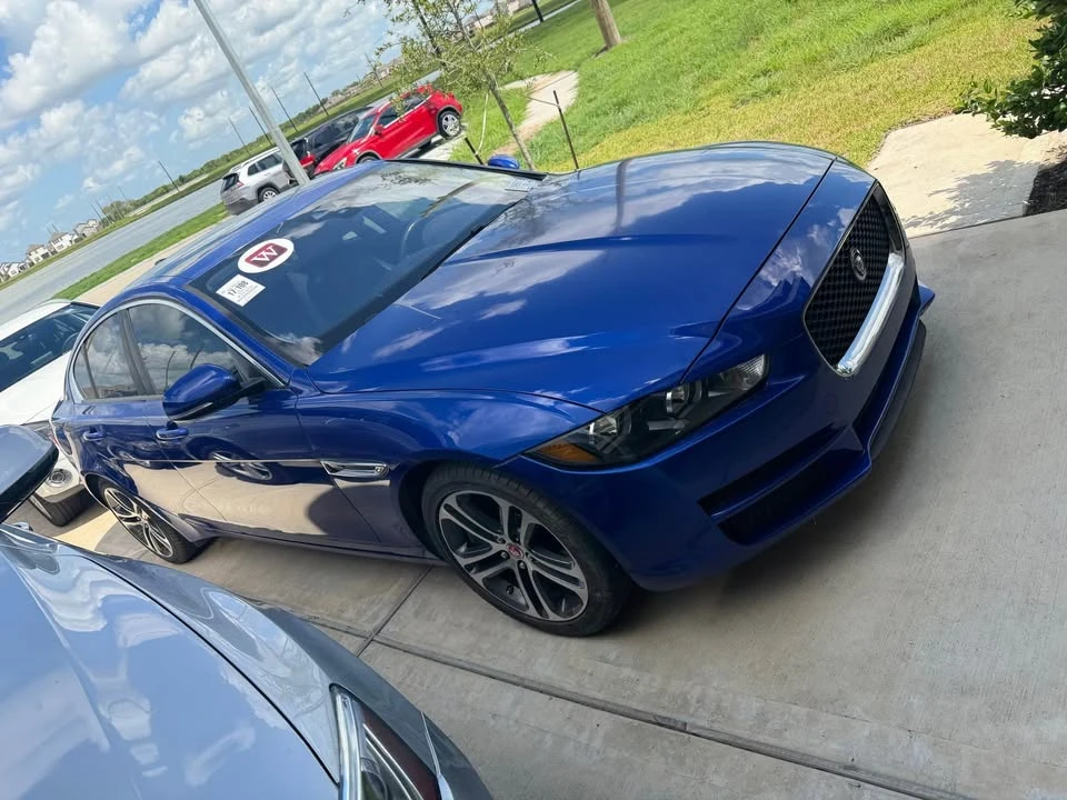 2017 Jaguar XE - Image 2 of 9
