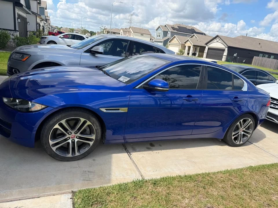 2017 Jaguar XE - Image 5 of 9