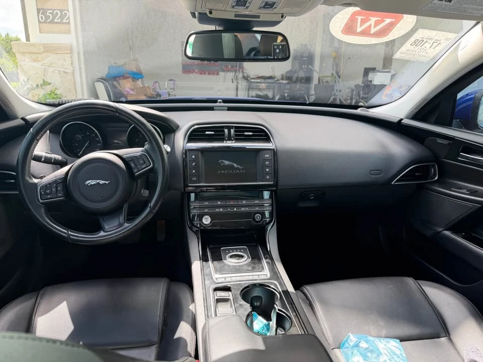 2017 Jaguar XE - Image 6 of 9