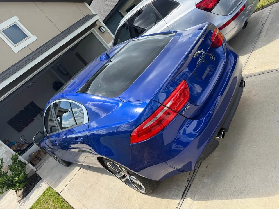 2017 Jaguar XE - Image 4 of 9