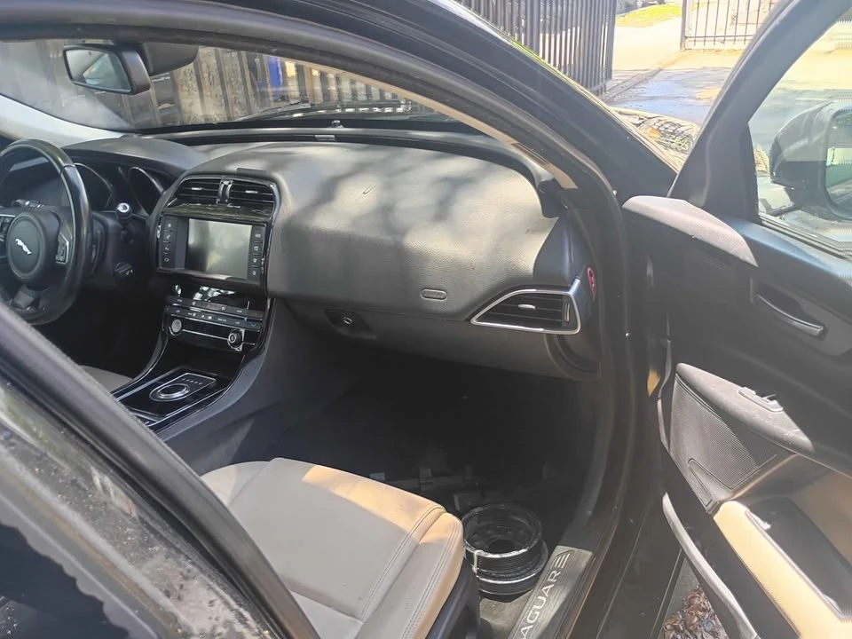 2017 Jaguar XE - Image 6 of 19