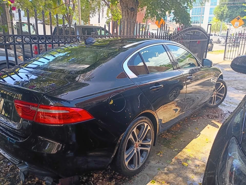 2017 Jaguar XE - Image 2 of 19