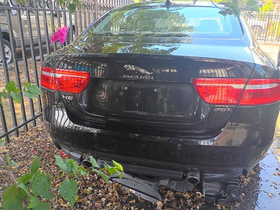 2017 Jaguar XE - Image 4 of 19