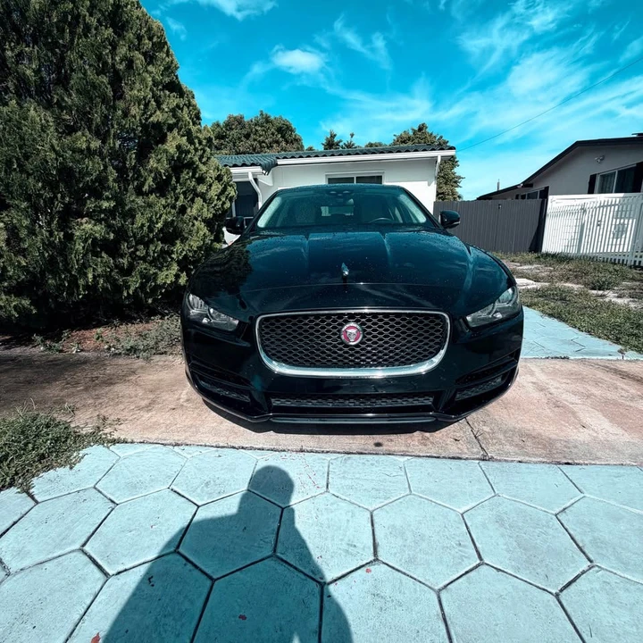 2017 Jaguar XE - Image 3 of 8