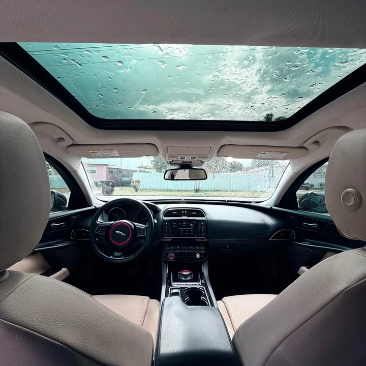 2017 Jaguar XE - Image 6 of 7