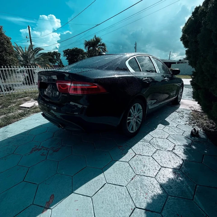 2017 Jaguar XE - Image 4 of 8