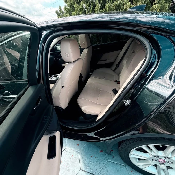 2017 Jaguar XE - Image 7 of 8