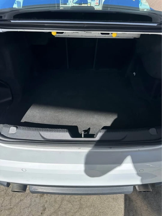 2017 Jaguar XE - Image 6 of 8