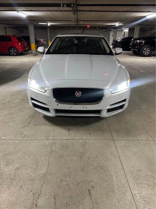 2017 Jaguar XE - Image 2 of 8