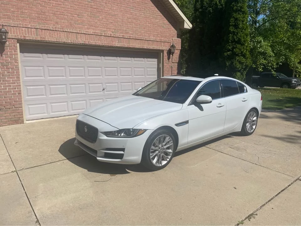 2017 Jaguar XE - Image 7 of 7