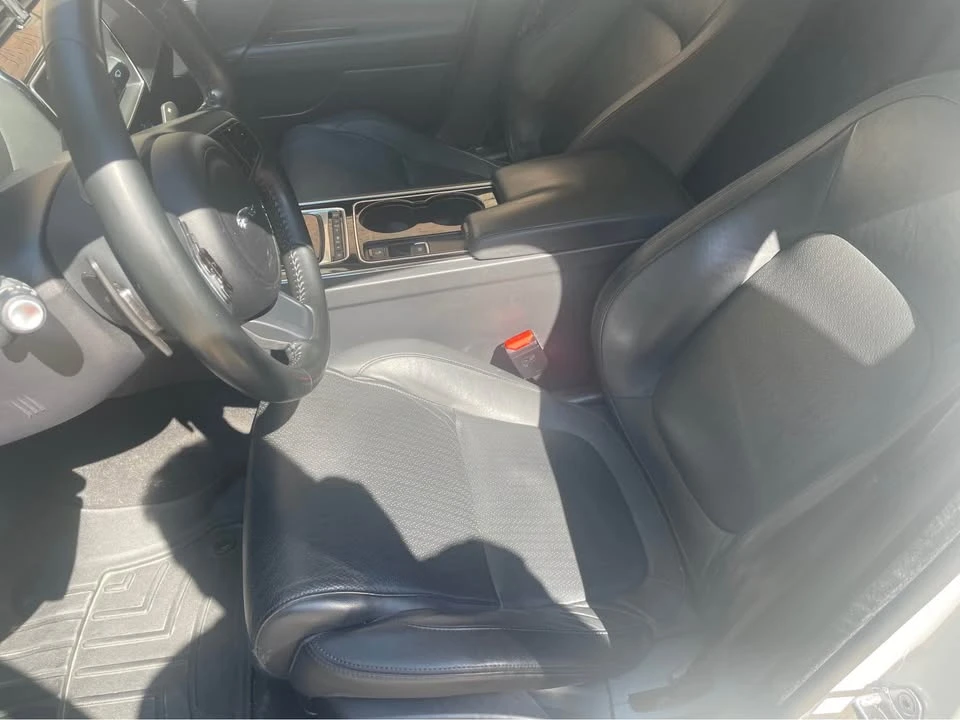 2017 Jaguar XE - Image 5 of 7