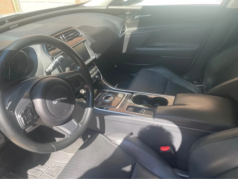 2017 Jaguar XE - Image 3 of 7