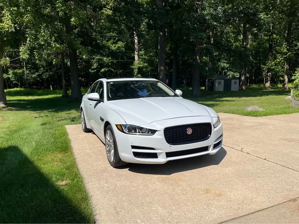 2017 Jaguar XE - Image 2 of 7