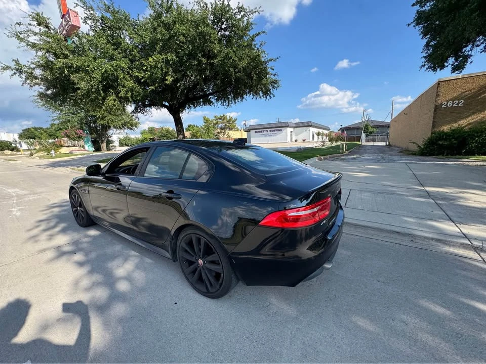 2017 Jaguar XE - Image 4 of 14