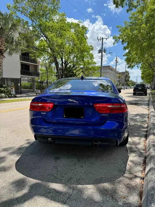 2017 Jaguar XE - Image 7 of 15