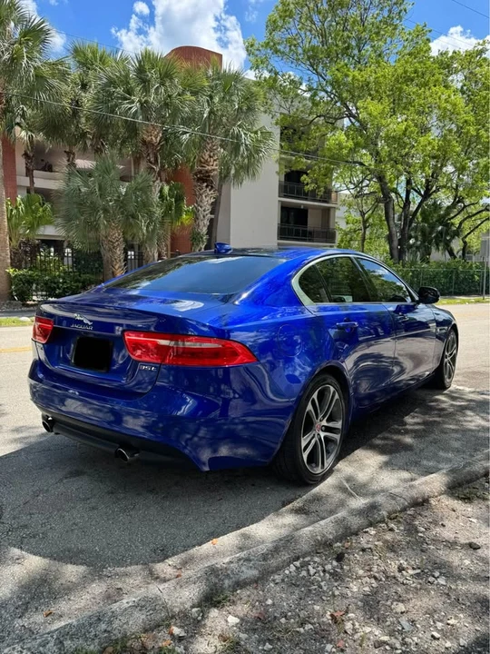 2017 Jaguar XE - Image 5 of 15