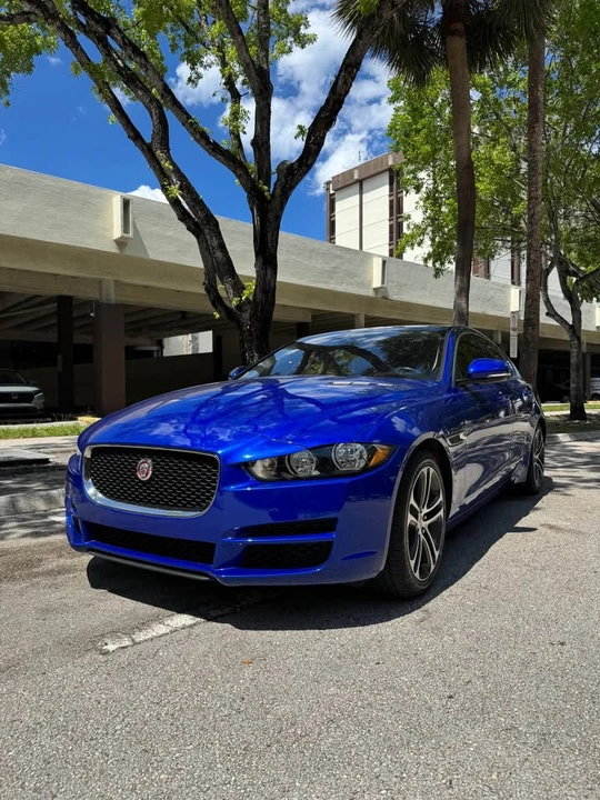 2017 Jaguar XE - Image 2 of 15