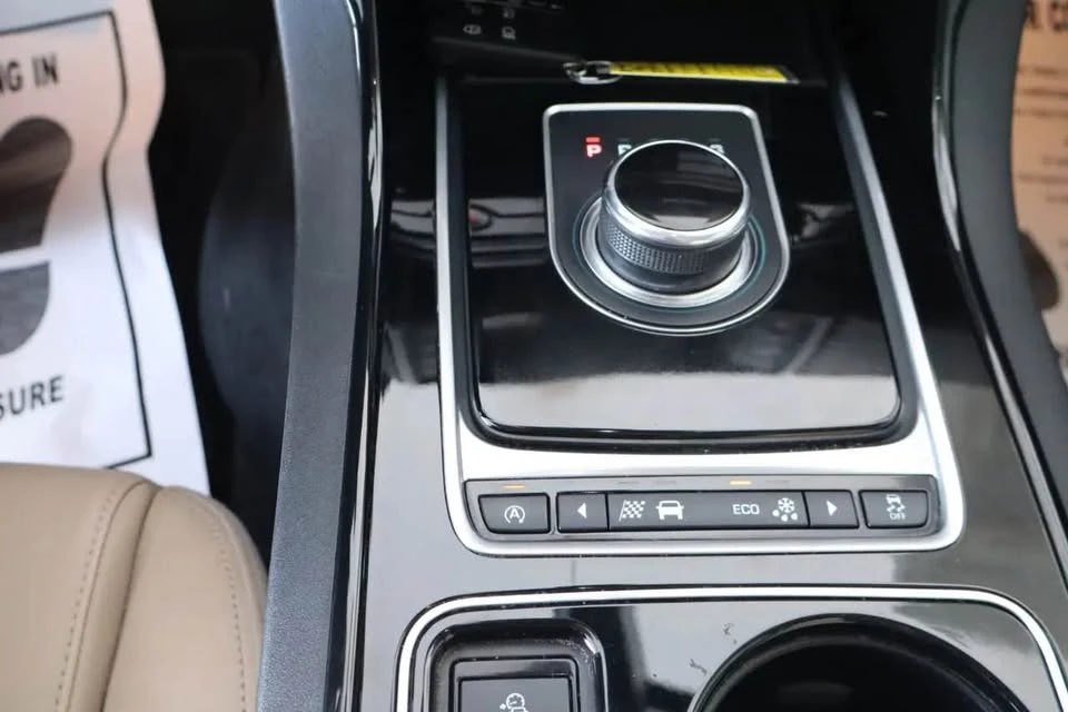 2017 Jaguar XE - Image 12 of 19