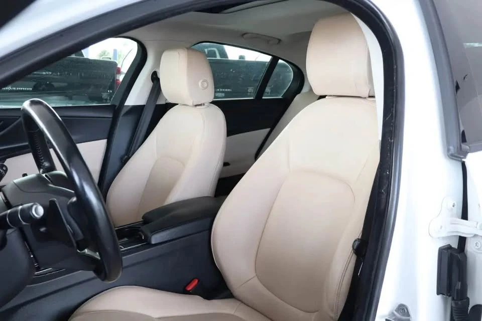 2017 Jaguar XE - Image 10 of 19