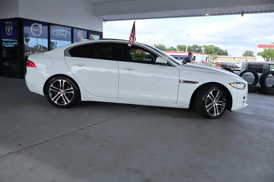 2017 Jaguar XE - Image 3 of 19