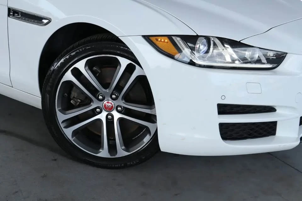 2017 Jaguar XE - Image 2 of 19