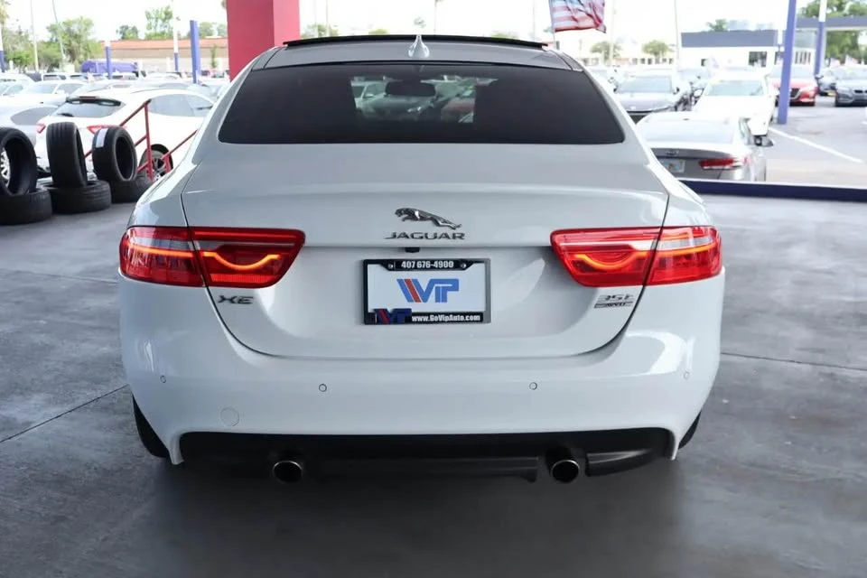 2017 Jaguar XE - Image 5 of 19