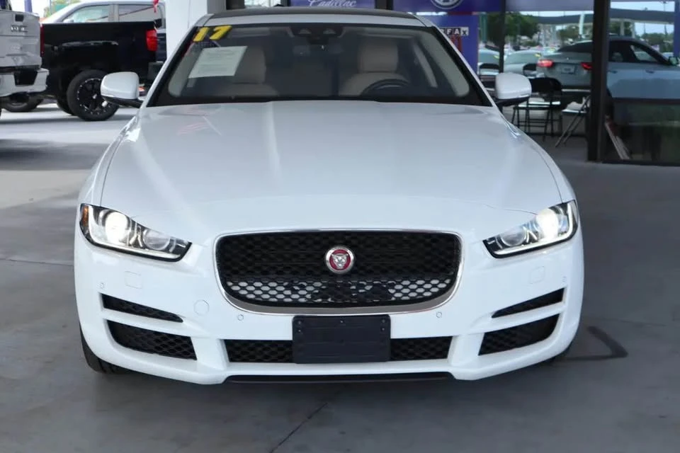 2017 Jaguar XE - Image 8 of 19