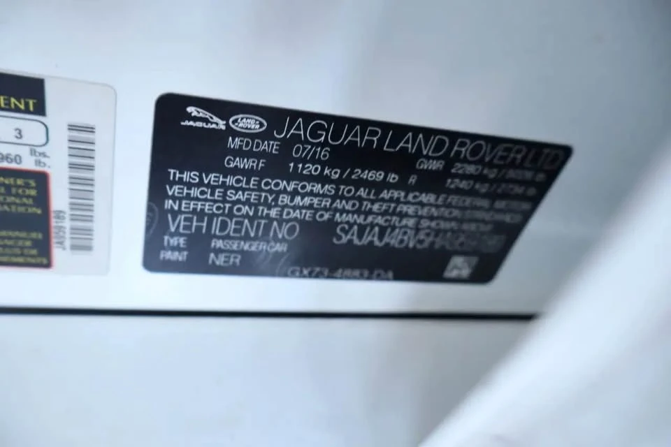 2017 Jaguar XE - Image 19 of 19