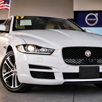 2017 Jaguar XE XE 35t Premium Sedan 4D