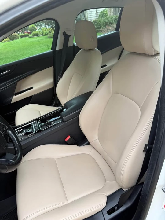 2017 Jaguar XE - Image 9 of 10