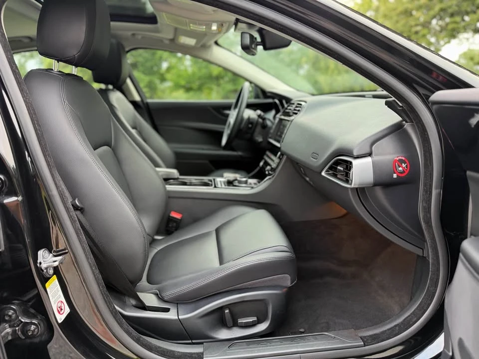 2017 Jaguar XE - Image 16 of 20