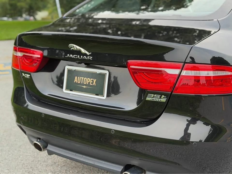 2017 Jaguar XE - Image 7 of 20