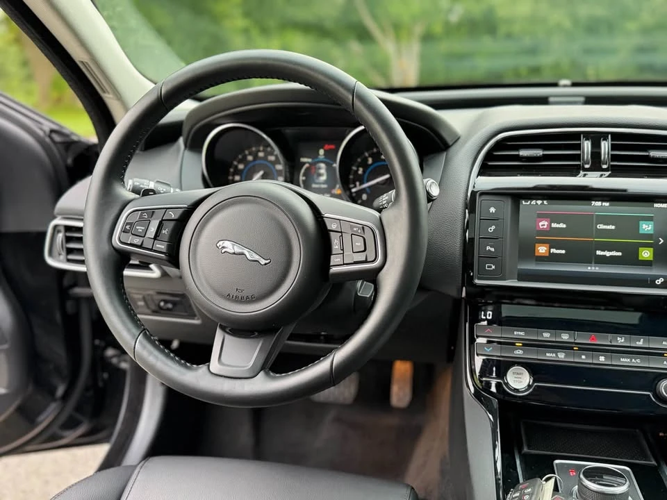 2017 Jaguar XE - Image 14 of 20