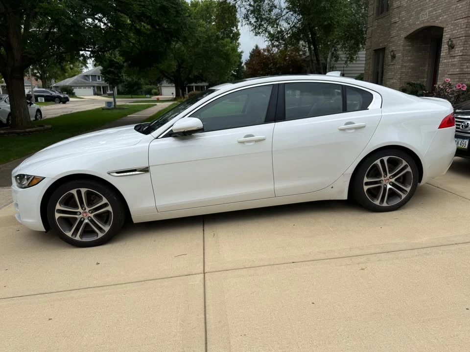 2017 Jaguar XE - Image 3 of 10