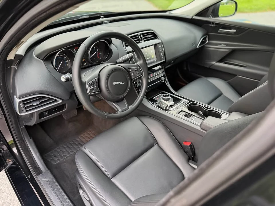 2017 Jaguar XE - Image 11 of 20