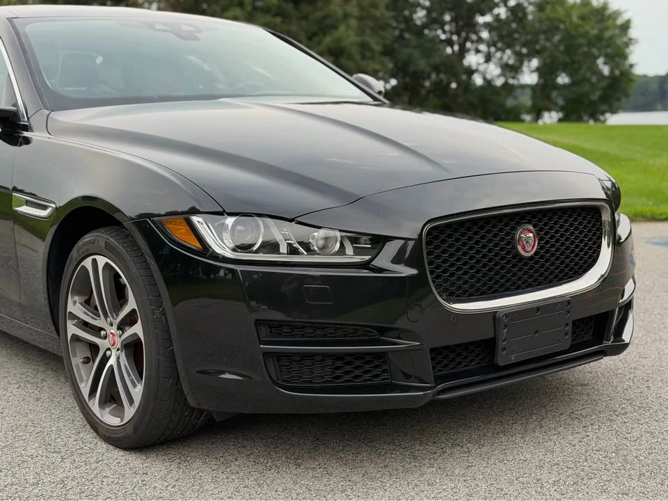 2017 Jaguar XE - Image 8 of 20