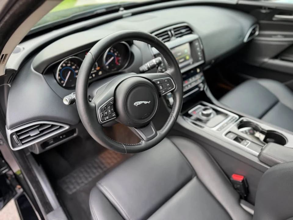 2017 Jaguar XE - Image 18 of 20