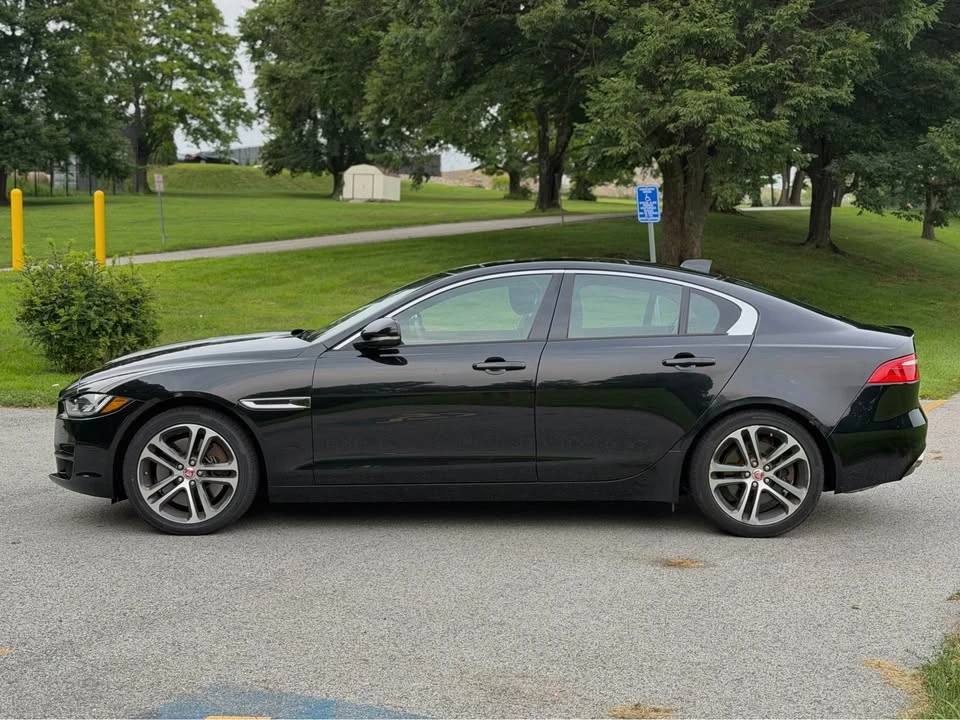 2017 Jaguar XE - Image 10 of 20