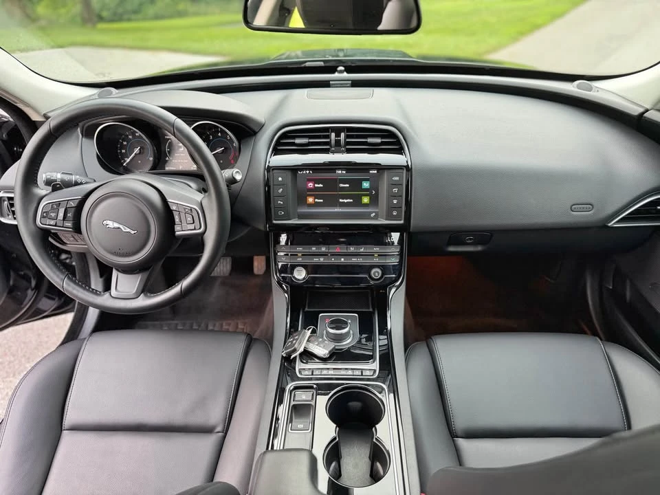 2017 Jaguar XE - Image 13 of 20