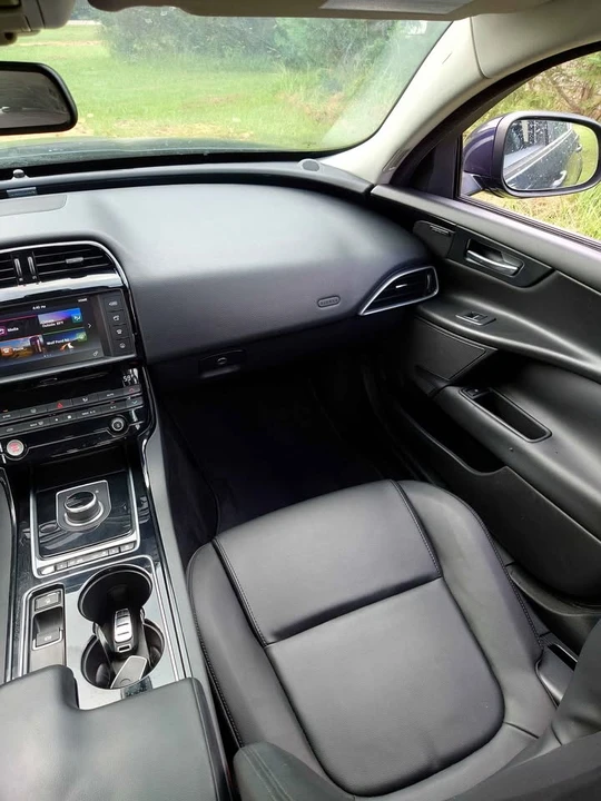 2017 Jaguar XE - Image 13 of 19