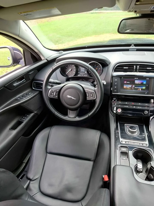 2017 Jaguar XE - Image 12 of 19