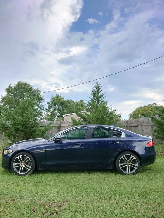 2017 Jaguar XE - Image 7 of 19