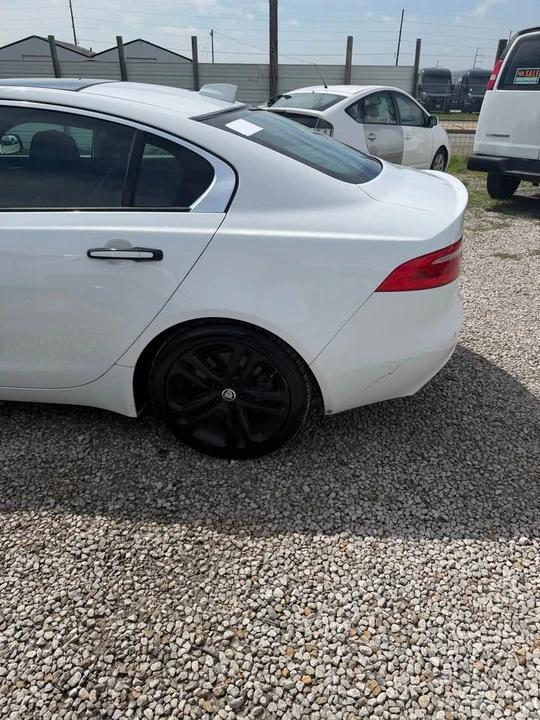 2017 Jaguar XE - Image 3 of 19