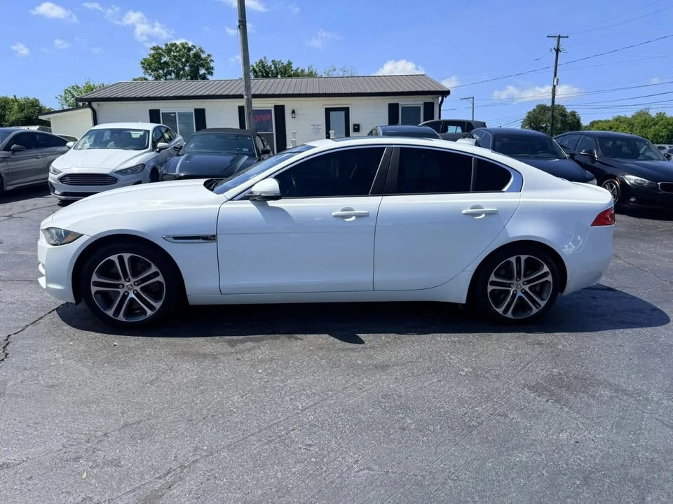 2017 Jaguar XE - Image 2 of 20