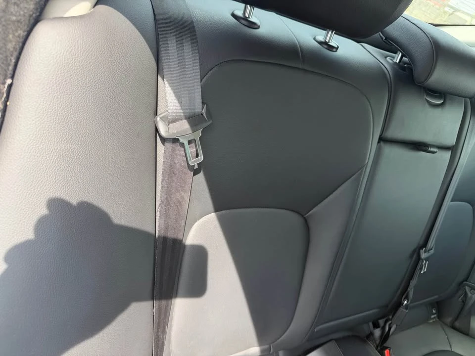 2017 Jaguar XE - Image 8 of 19