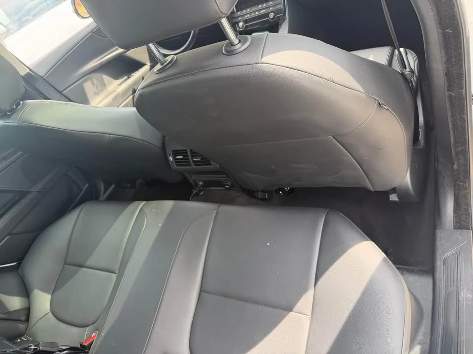 2017 Jaguar XE - Image 11 of 19