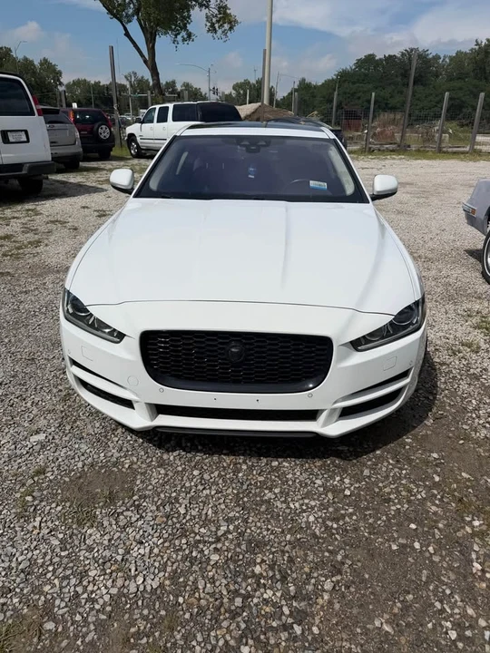 2017 Jaguar XE - Image 15 of 19